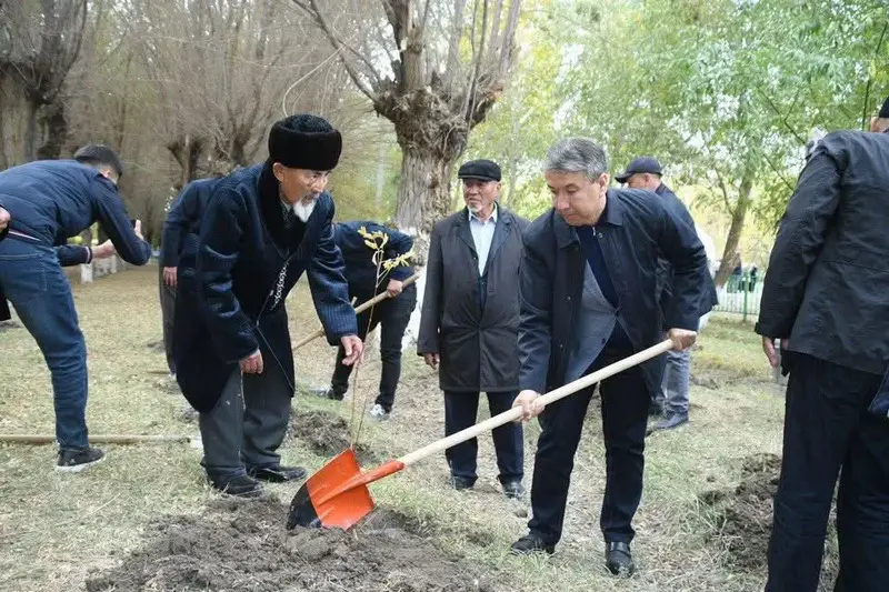 В ауле Жанкент открылся парк имени Жиеней бабы {city2}