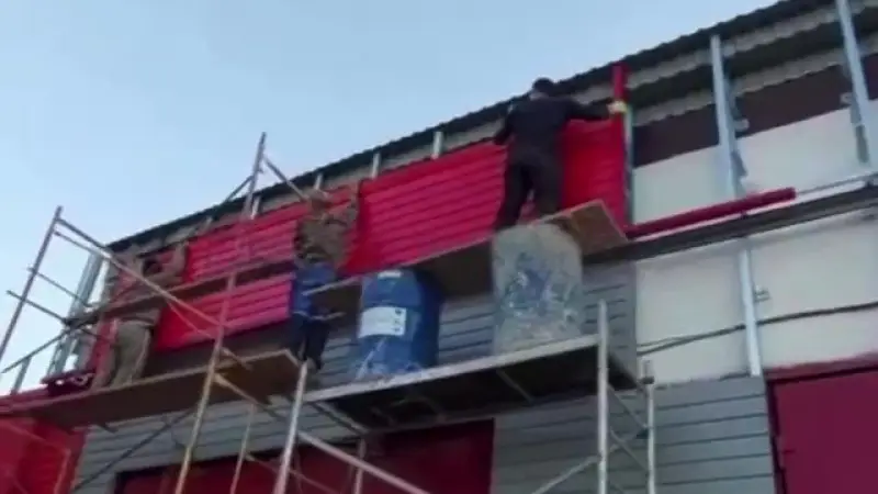 “Ремонт вместо службы“: в сети обсуждают видео с пожарными из Кызылорды {city2}