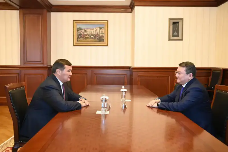 Обсуждение ключевых задач для сельского хозяйства и инфраструктуры на встрече акима области с советником президента Казахстана {city2}