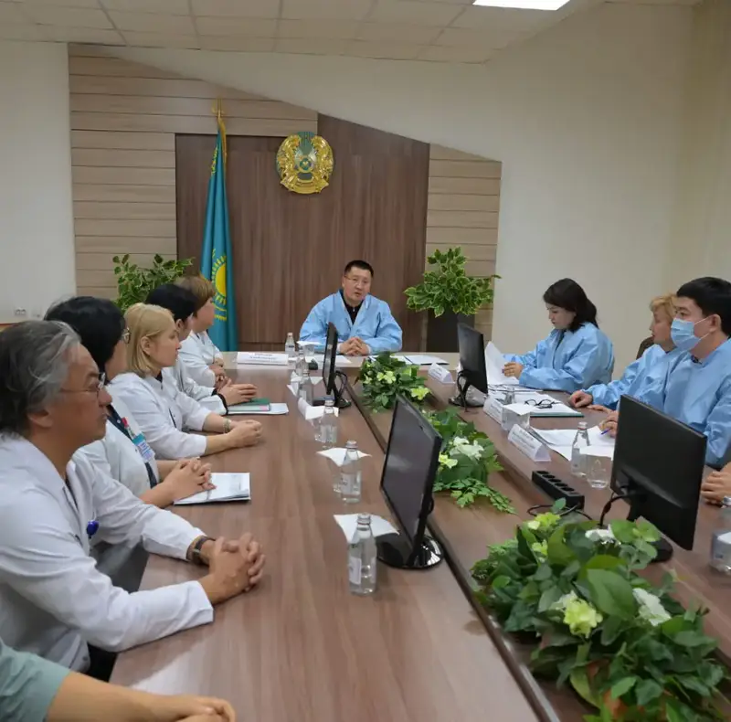 Глава региона Асаин Байханов посетил Павлодарский областной кардиологический центр и ознакомился с его работой (3)