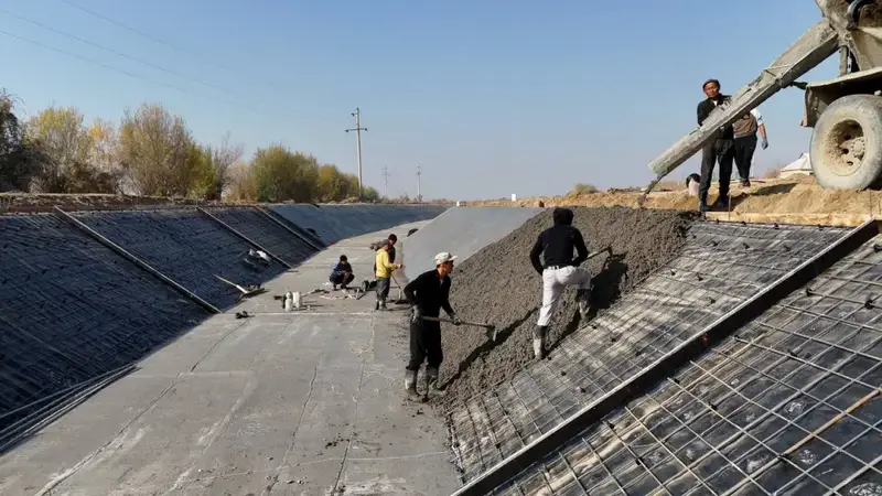 Масштабная модернизация: работы по бетонированию более 62 км земляных каналов ведутся в Туркестанской области (9)