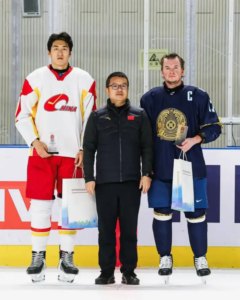 Казахстанская хоккейная сборная: ледяные короли Азии вновь на троне {city2}