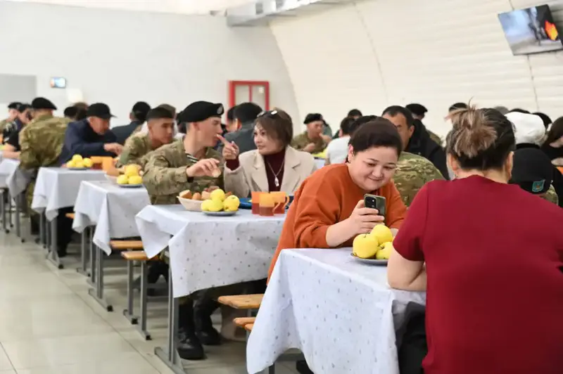 Родители солдат морской пехоты получили ответы на свои вопросы во время акции «Армия глазами матерей» {city2}