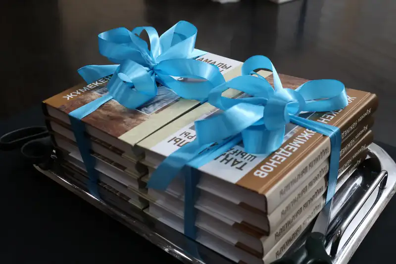 Алматы отметил 90-летие Жумекена Нажимеденова {city2}