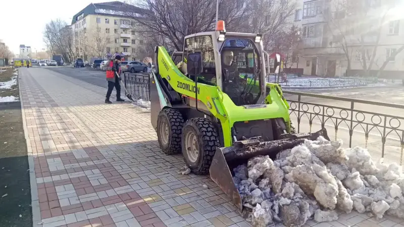 Эффективная работа спецтехники в Астане: как уборка снега влияет на безопасность дорожного движения {city2}