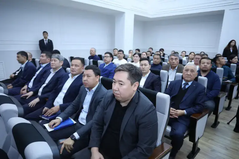 Нурдаулет Килыбай обсудил проблему безработицы в Каракиянском районе и встретился с жителями села Жетыбай {city2}