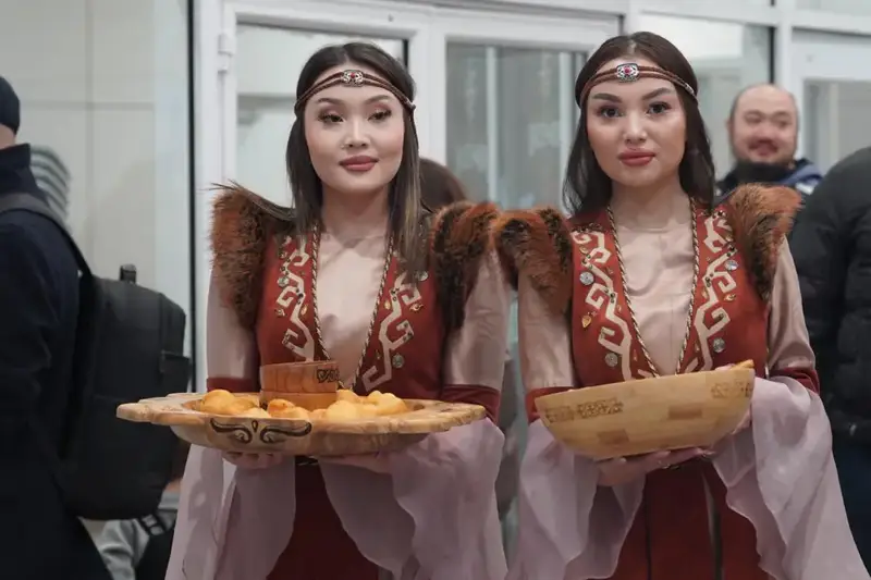 Казахстанские хоккеисты вернулись с чемпионата Азии {city2}