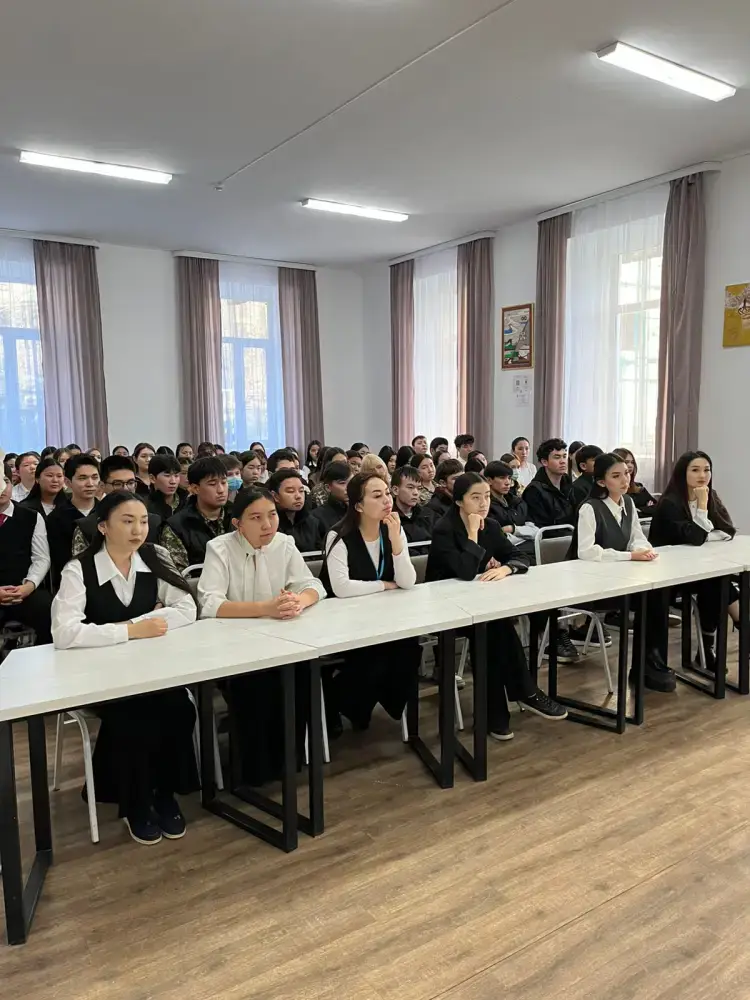 Студенты Уральска обсуждают экологическую грамотность в рамках акции «Таза Қазақстан» {city2}