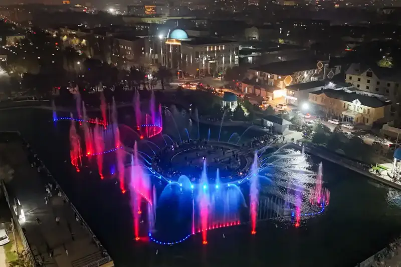 В ШЫМКЕНТЕ СОСТОЯЛСЯ ЗАПУСК СОВРЕМЕННОГО МУЗЫКАЛЬНО-ОГНЕННОГО ФОНТАНА (2)