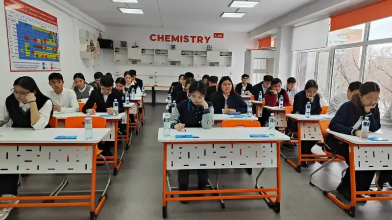 Интеллектуальная игра «Лидер XXI века»: школьники Карагандинской области демонстрируют высокий уровень образования {city2}