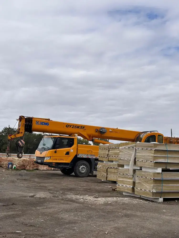 В Аксуатском районе строятся новые спортивные объекты (2)