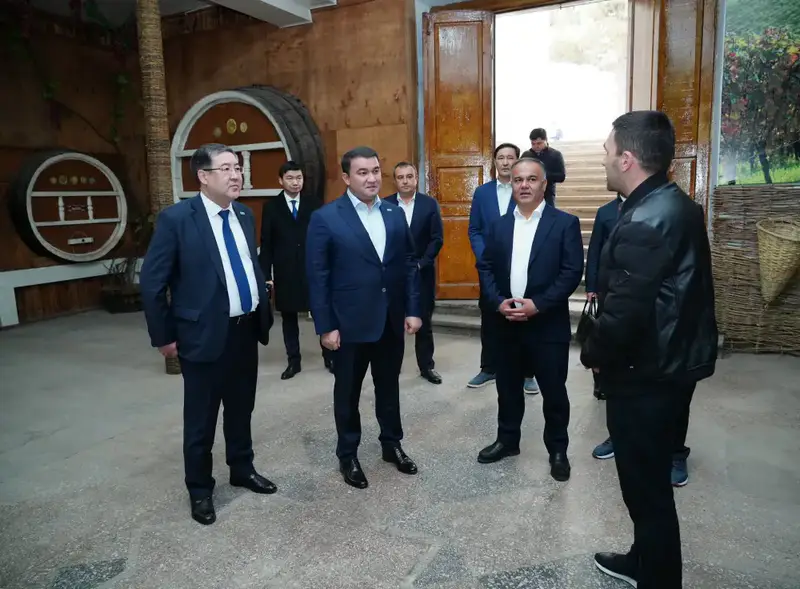 Соглашение между Туркестанской и Самаркандской областями: новые горизонты для туризма и культурного обмена {city2}