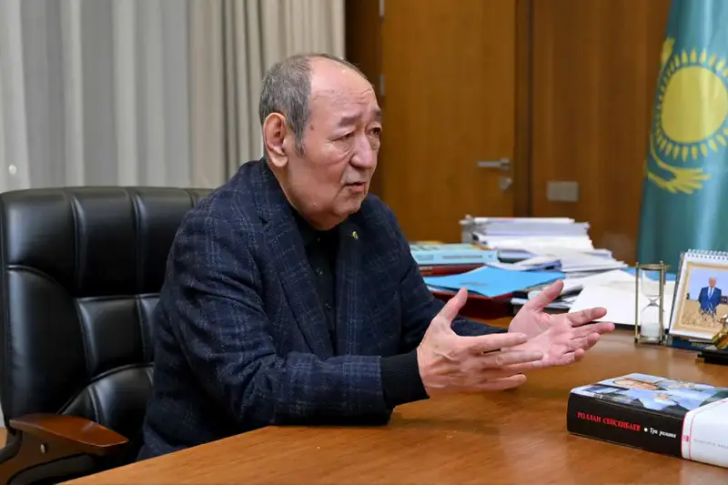 Аким области обсудил с писателем Ролланом Сейсенбаевым культурные инициативы региона {city2}