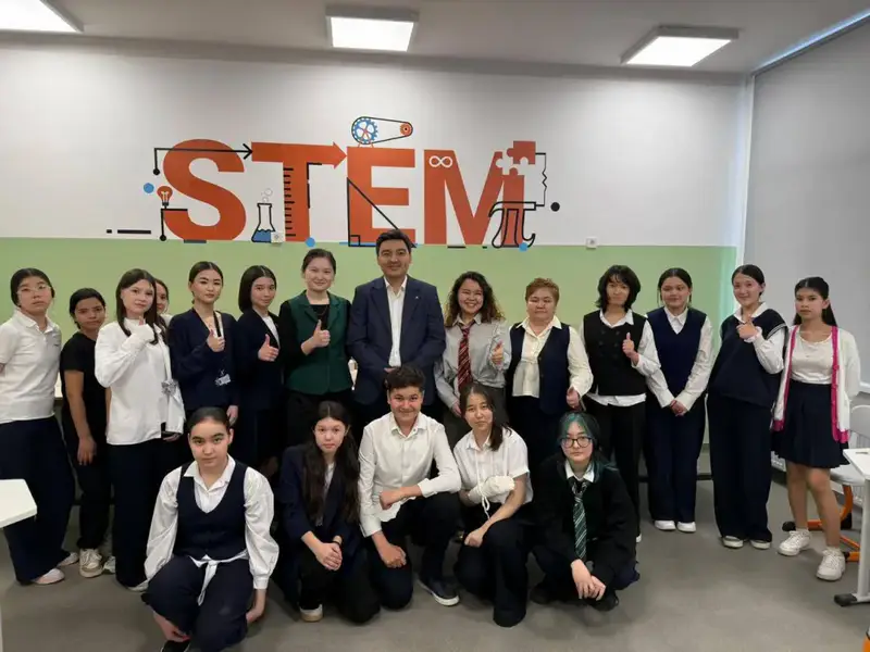 STEM-лаборатория, современная библиотека, IT-кабинет: раскрыты особенности «Келешек мектебі» (2)