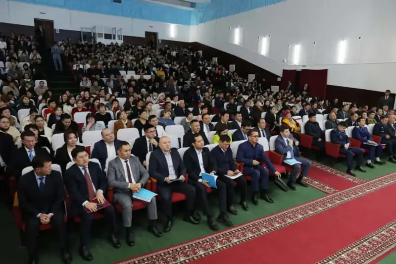 Обсуждение социально-экономического развития и улучшения медицинских услуг в Таласском районе {city2}