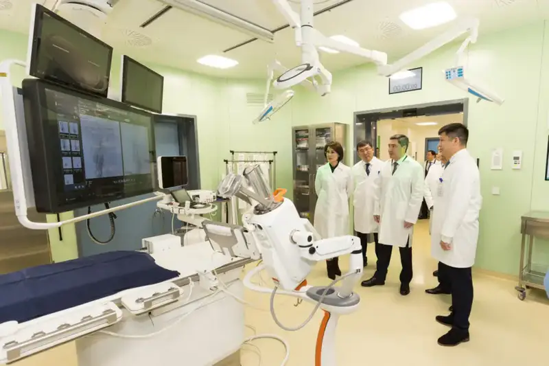 Премьер-министр Олжас Бектенов проверил работу ННОЦ и Биомедицинского центра Nazarbayev University, акцентировав внимание на внедрении технологий в медицину и онкологическую помощь. {city2}