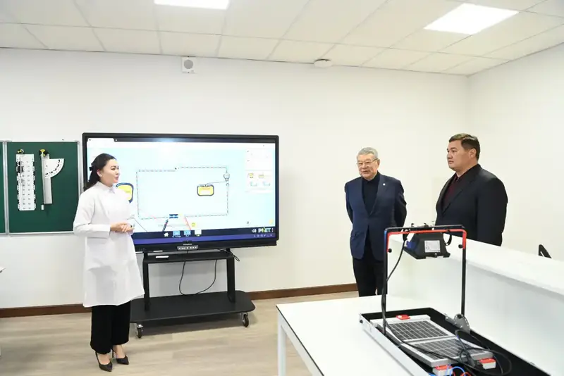 Аким области вместе с государственным и общественным деятелем Икрамом Адырбековым посетил новые объекты (9)