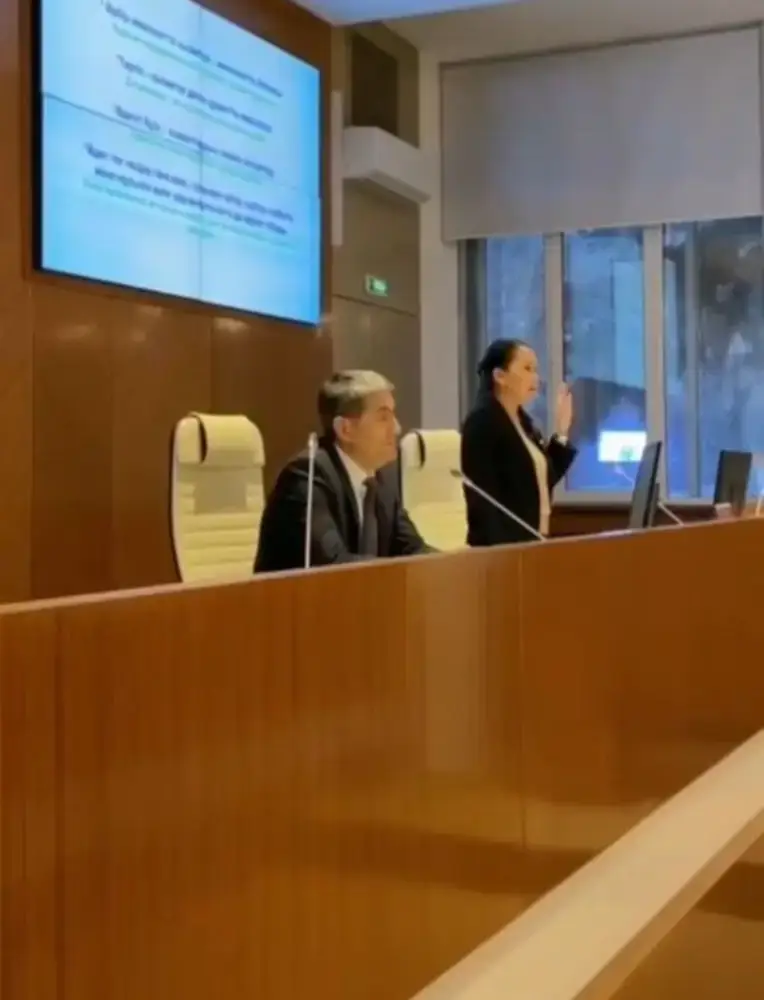 Новые звезды госслужбы: День открытых дверей в ВКО освещает путь к этике и служебной культуре {city2}