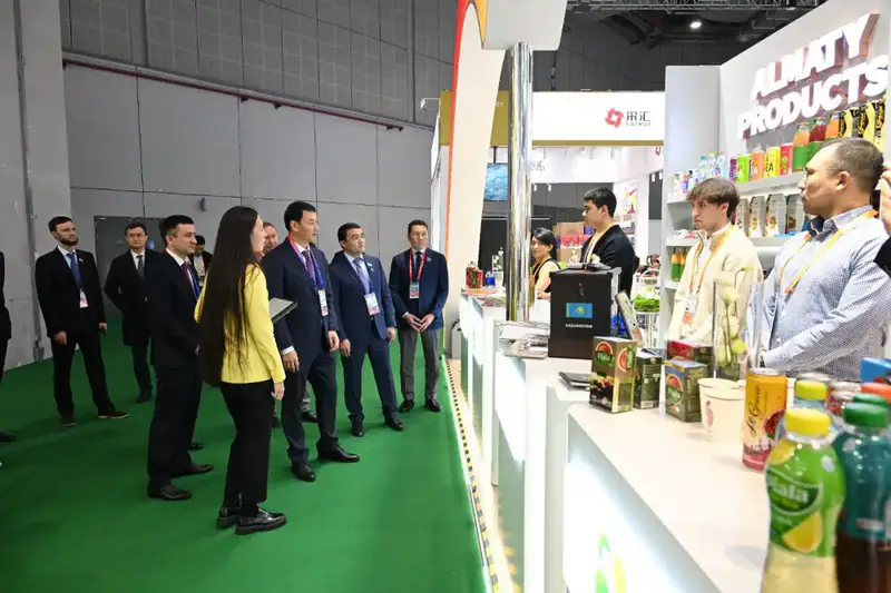 Аким Алматы посетил Международную импортную выставку в Шанхае (5)