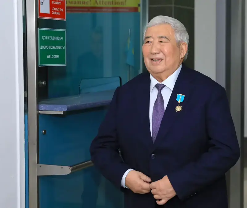 Актюбинцы встретили героя труда Амангоса Тулеуова {city2}