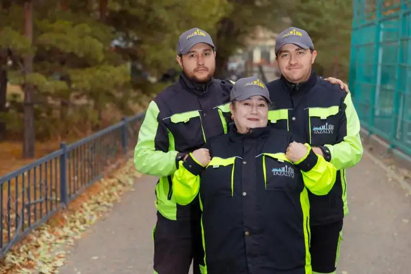 Семья из Астаны: Традиции чистоты и трудолюбия в современном обществе {city2}