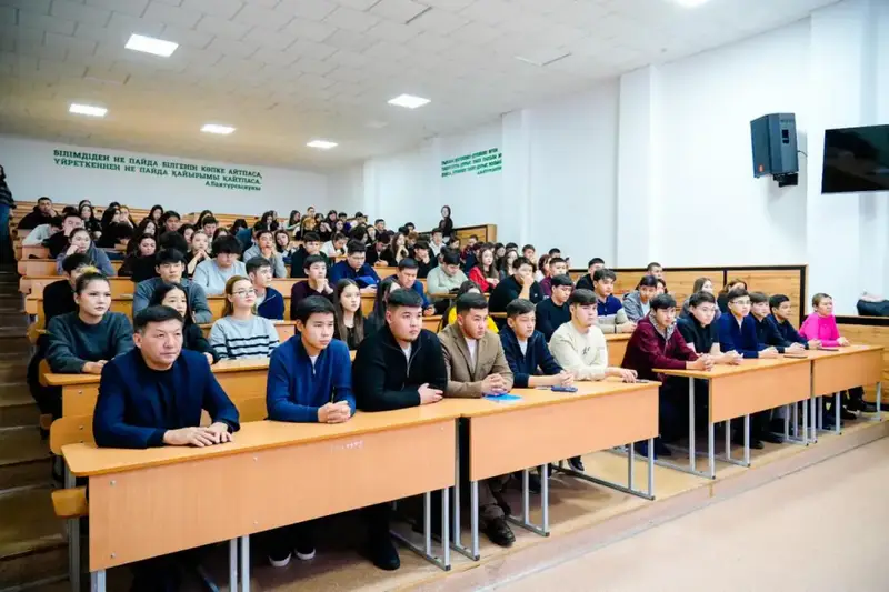 «Закон и порядок»: об опасности нарко- и киберпреступности рассказали столичным студентам (5)