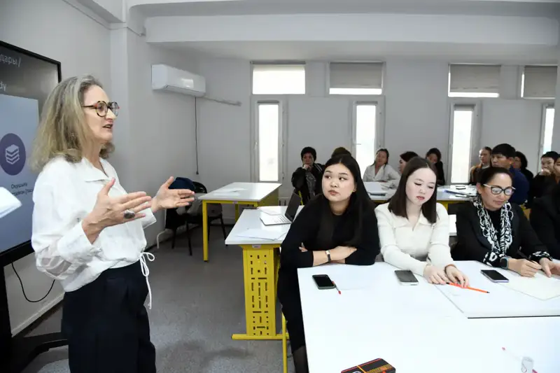 Клеа Фернандез обсудила методику Lesson Study в университете Абая {city2}