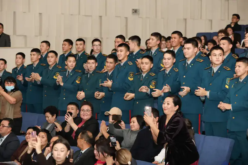 Бахадир Бекзат из Туркестанской области на церемонии награждения проекта Мың бала {city2}