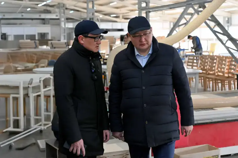 Аким области посетил предприятие по производству корпусной мебели (8)