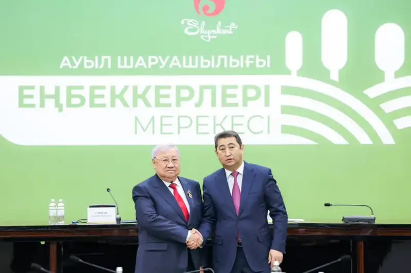 Айдарбек Сапаров вручил лучшим представителям АПК Шымкента государственные награды (6)