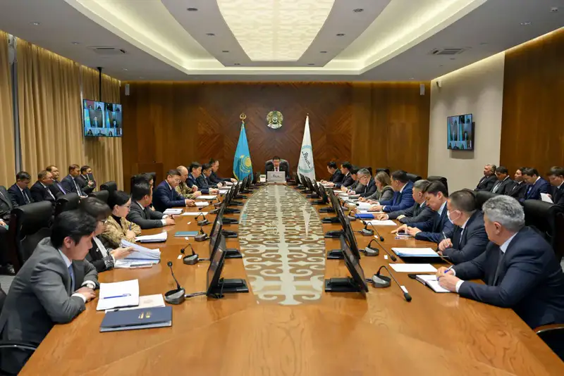 Зимние испытания: дороги Абай готовятся к снежным метелям {city2}