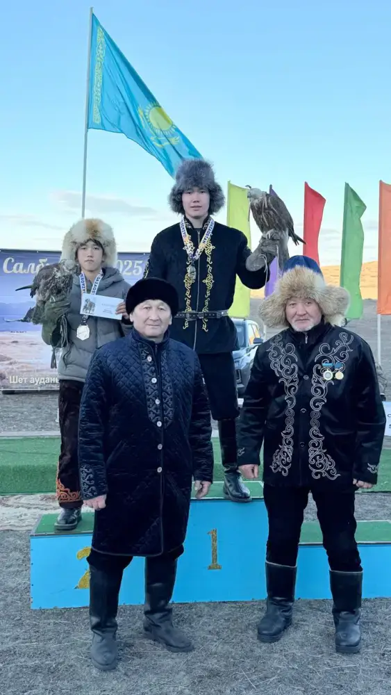 В Карагандинской области выбрали мастера небесной охоты среди беркутчи {city2}