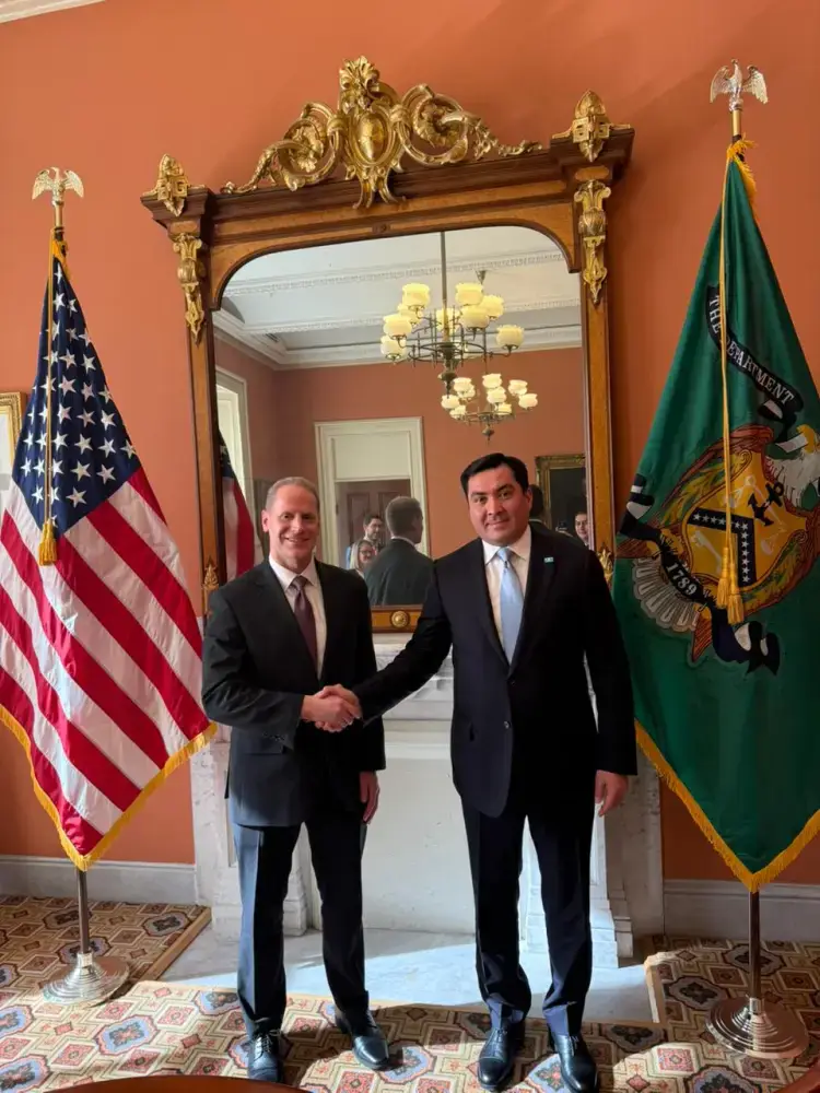 Мосты диалога: Ерлан Аккенженов и Брэдли Смит обсуждают экономические санкции в Вашингтоне {city2}