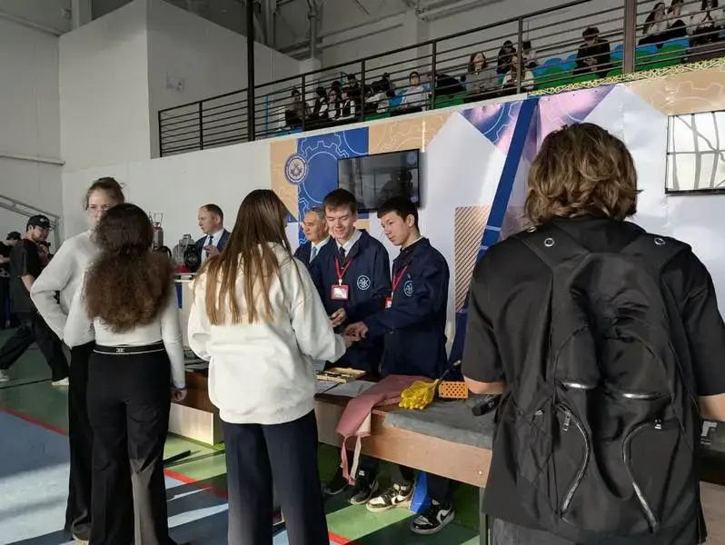 В Карагандинской области школьников знакомят с современными рабочими специальностями (7)