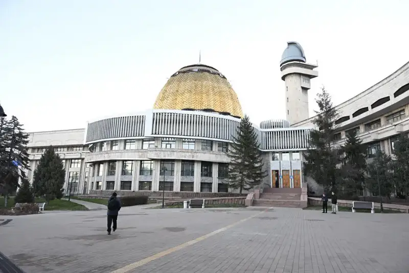 Аким Алматы Дархан Сатыбалды ознакомился с деятельностью Дворца школьников и Музея Алматы (2)