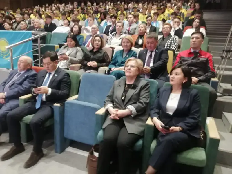 В Костанае прошёл республиканский патриотический форум «Ел тірегі – еңбек адамы» в честь Года рабочих профессий (3)