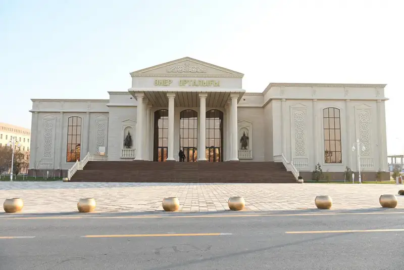 Аким Нурлыбек Налибаев и Икрам Адырбеков ознакомились с новыми объектами в Кызылорде {city2}