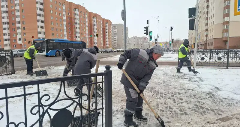 Почти 3 000 коммунальщиков вышли на уборку снега в Астане (5)