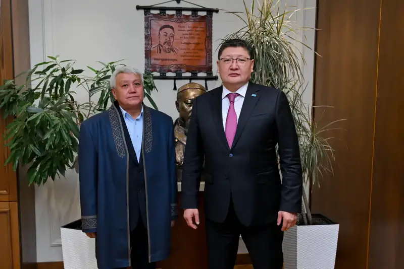 Аким области встретился с председателем Комитета по языковой политике Ерболом Тилешовым (3)