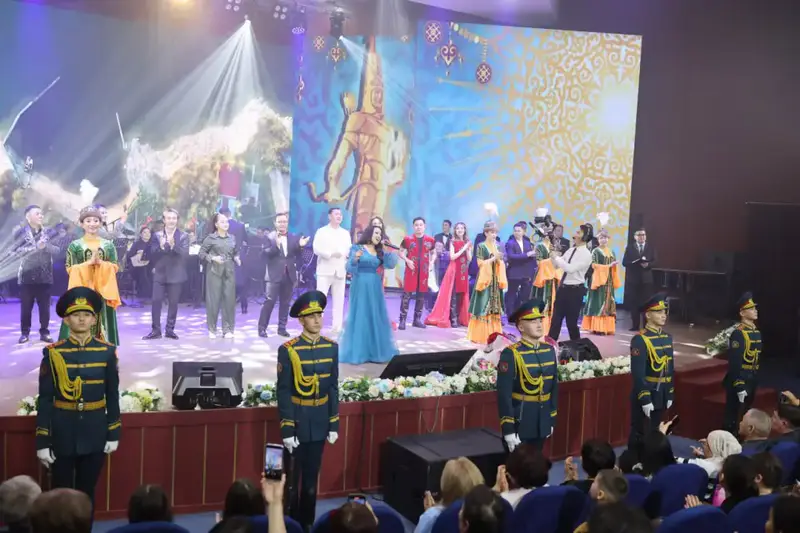 Солистка Национальной гвардии дала концерт для жителей Астаны в особом формате (6)