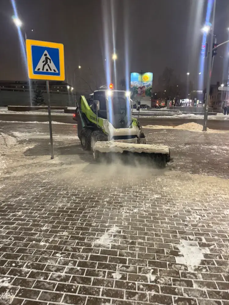 Уборка снега в Астане: более 2800 рабочих {city2}