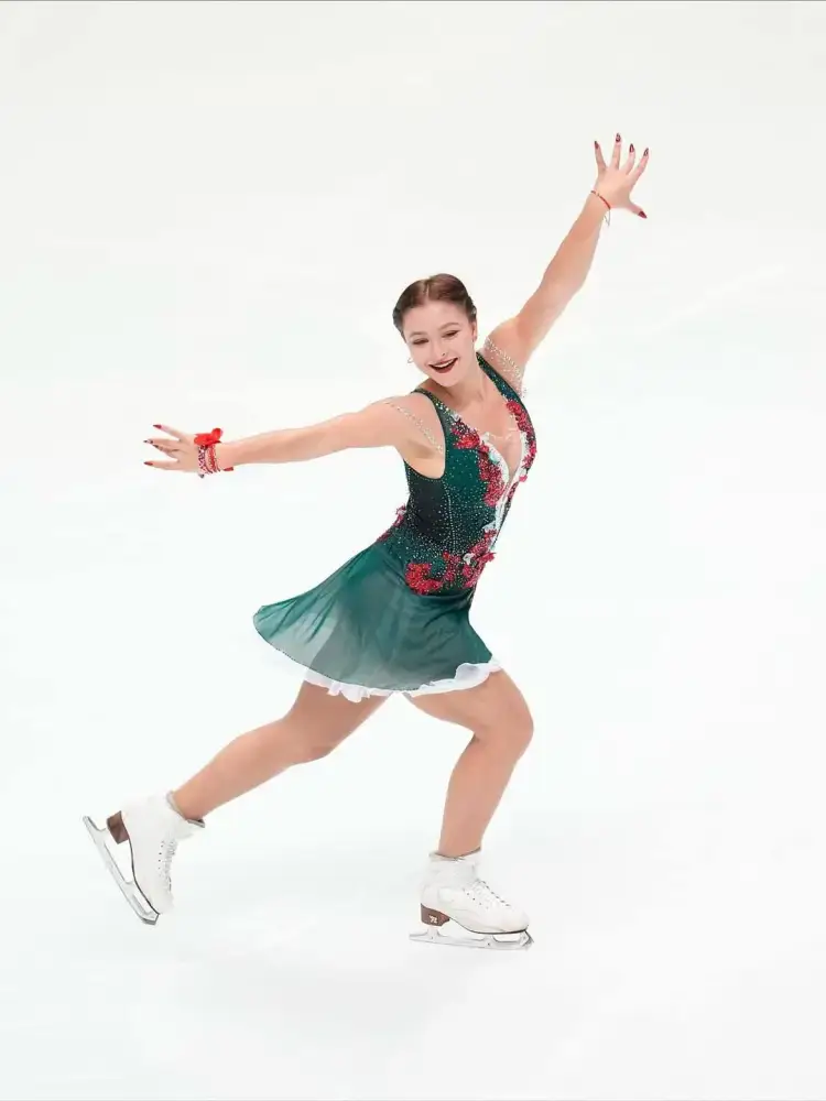 Софья Самоделкина на пьедестале: шаг к золотому призу на NHK Trophy в Японии {city2}