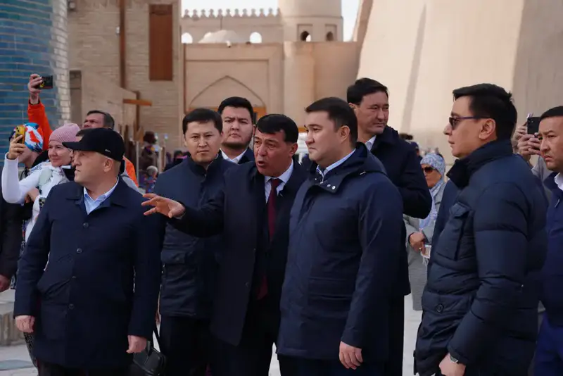 ДЕЛЕГАЦИЯ ТУРКЕСТАНСКОЙ ОБЛАСТИ ПОСЕТИЛА ИСТОРИЧЕСКИЕ ОБЪЕКТЫ ГОРОДА ХИУА И ОЗНАКОМИЛАСЬ С ЕГО ТУРИСТИЧЕСКИМ ПОТЕНЦИАЛОМ (4)