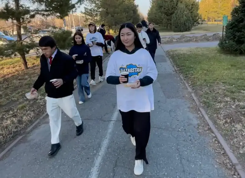 Экологическая акция Таза Қазақстан в Талдыкоргане участие людей в уборке и заботе о природе {city2}