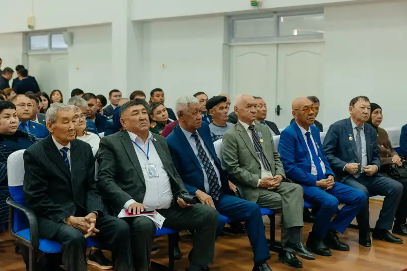 Серик Шапкенов обсуждает развитие инфраструктуры в Макатском районе Атырауской области {city2}