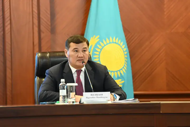 Аким области обсудил задачи, обозначенные в Послании Президента {city2}