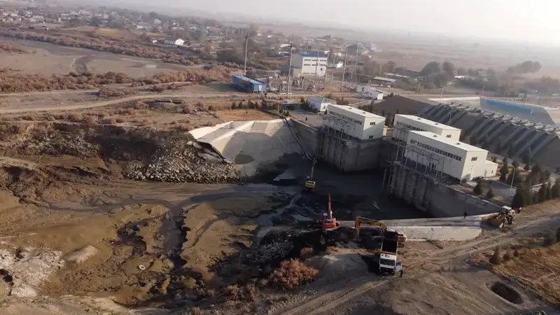 Масштабная очистка около 65 км ирригационных каналов началась в Жетысайском районе благодаря использованию новой спецтехники (2)