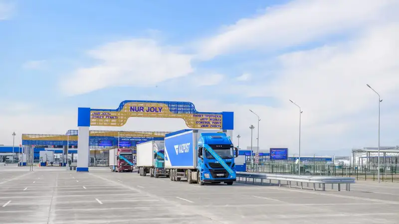 Задержки на пункте пропуска «Нур жолы»: влияние на грузоперевозки и меры по стабилизации ситуации {city2}