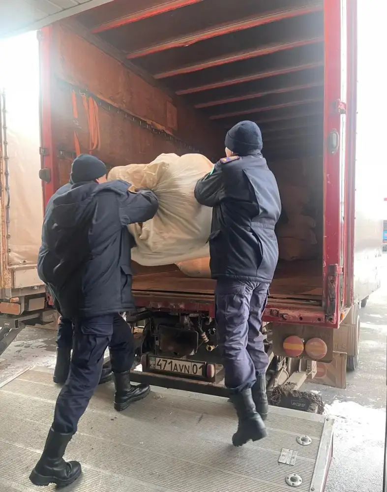 Казахстан направил гуманитарный груз в Афганистан (6)