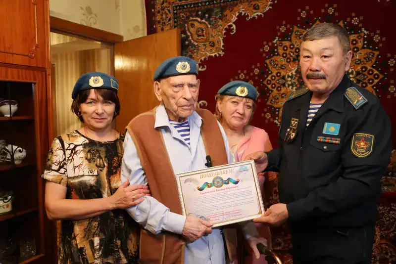 101 год жизни: пример служения Отечеству! {city2}